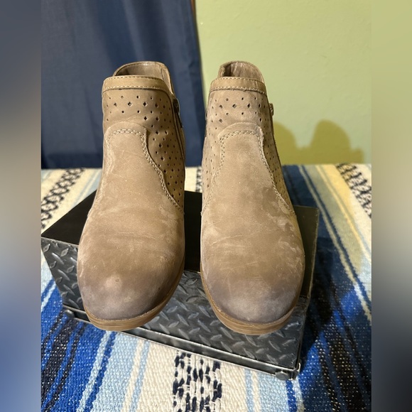 Earth ‘Marion’ khaki color leather ankle boots, women’s size 9 - Picture 3 of 10